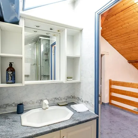 Comfortable Duplex - In The Heart Of For 8 أنجير